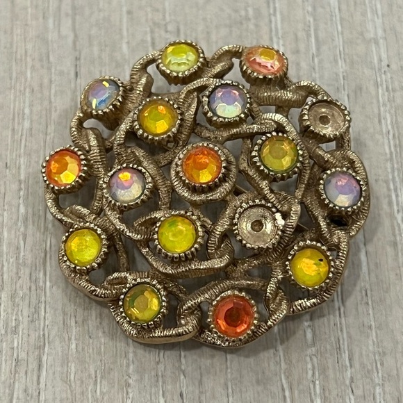 Sarah Coventry Jewelry - Vintage Thousand Eye Coral Brooch by Sarah Coventry